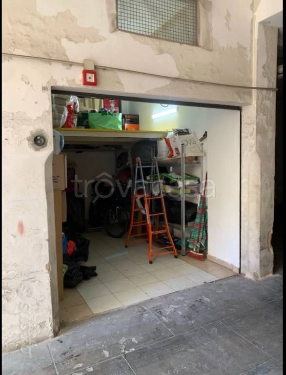 Garage in vendita a Palermo via Umberto Giordano, 290