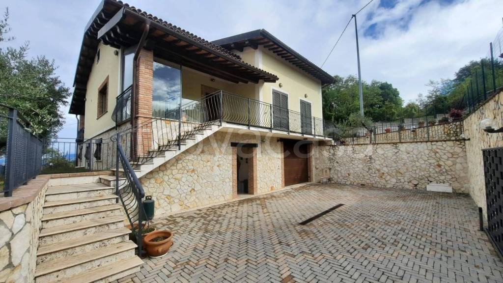 Villa in in vendita da privato a Rieti via Cavone