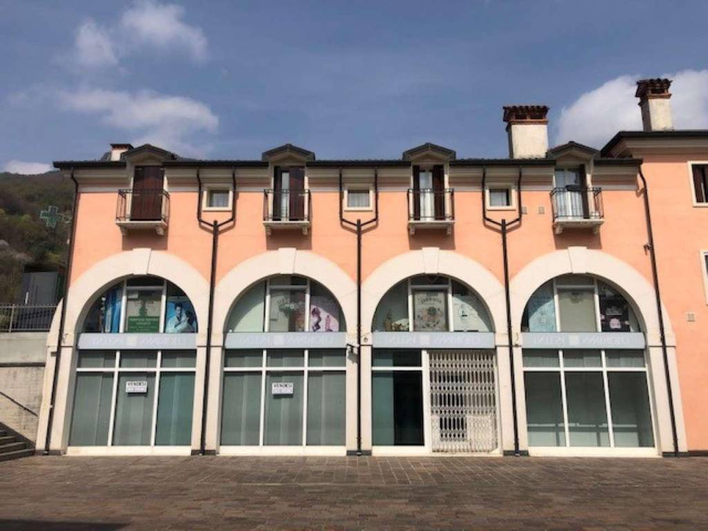Ufficio in vendita a Torrebelvicino piazza Aldo Moro 3