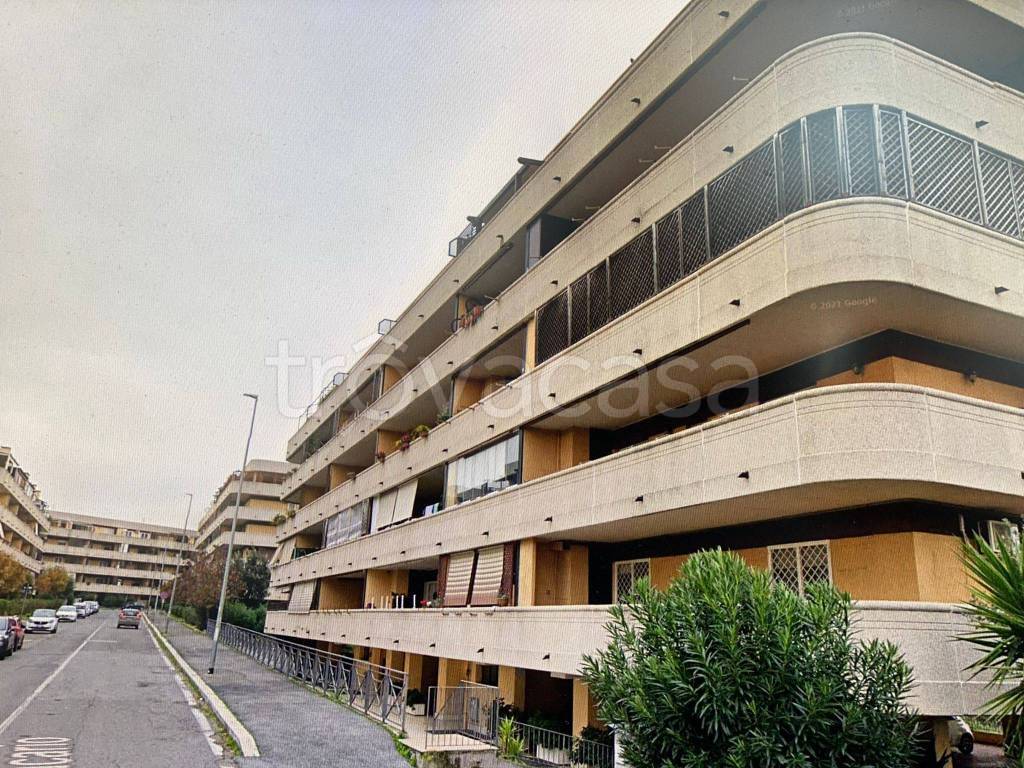 Garage in vendita a Roma via Erminio Macario, 45