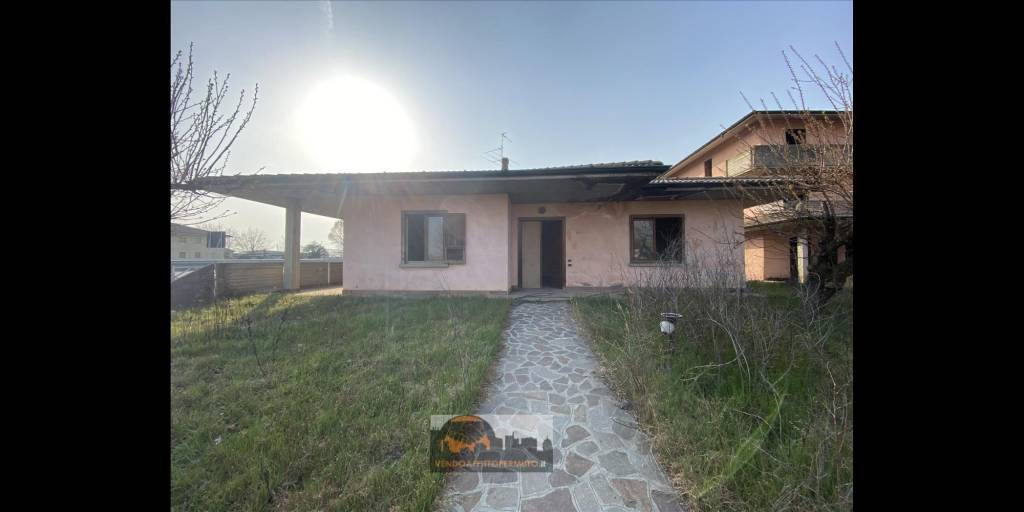 Villa in vendita a Chiari via Gian Battista Rota