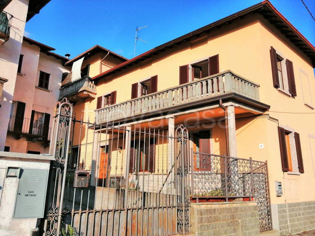 Casa Indipendente in vendita ad Alta Valle Intelvi piazza Rossi, 5