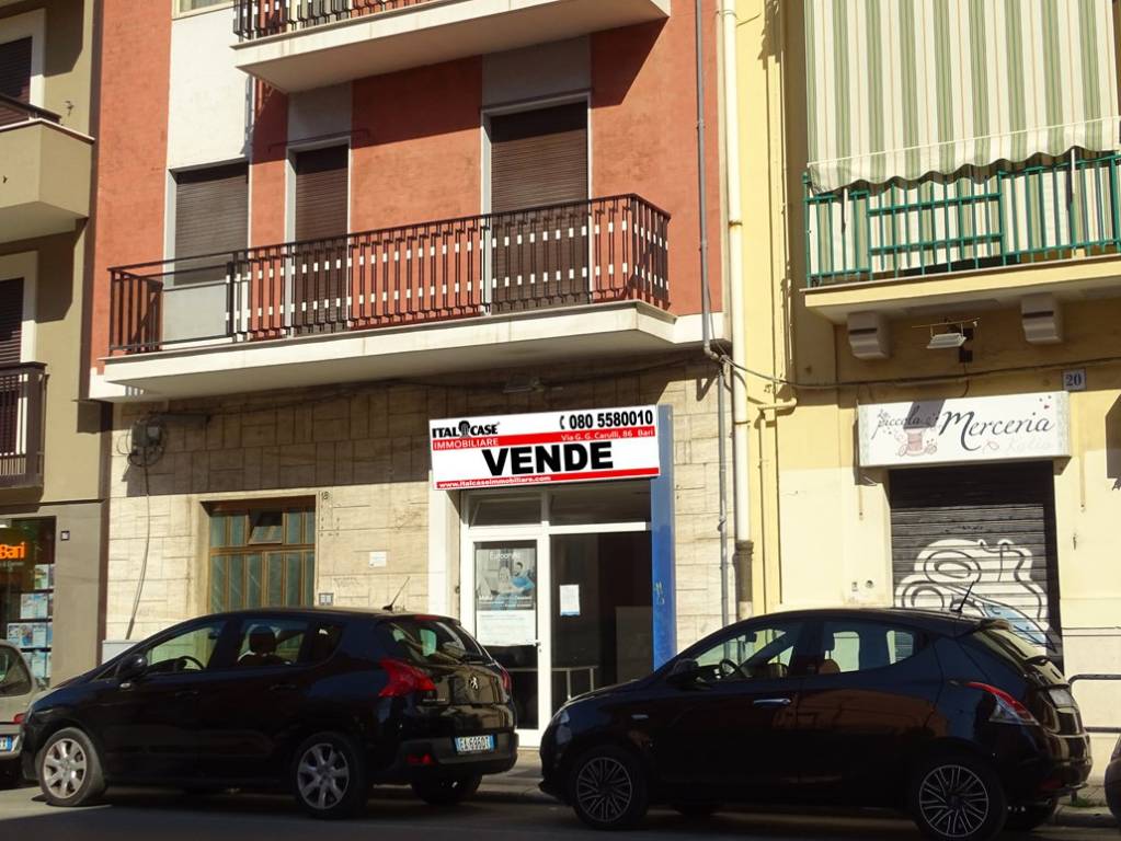 Negozio in vendita a Bari via Giulio Petroni, 16A