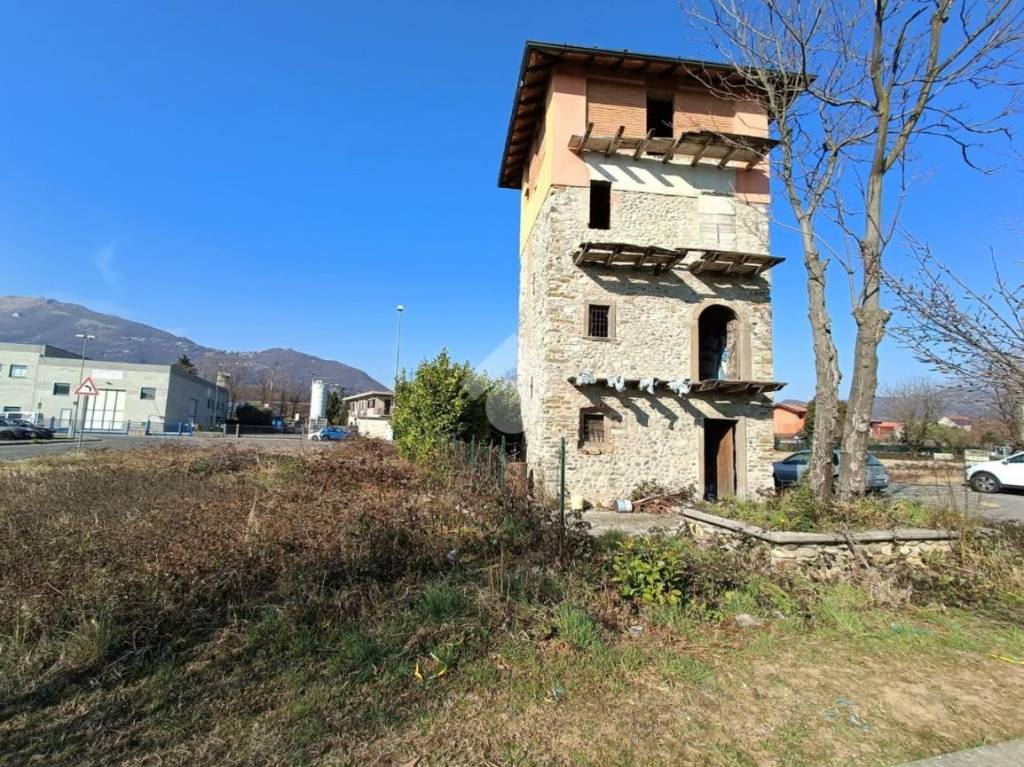Rustico in vendita ad Almenno San Bartolomeo via Torre Degli Agri, 1