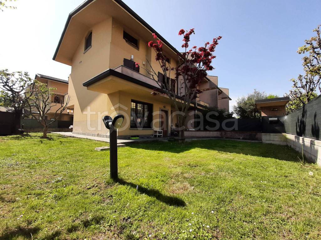 Villa a Schiera in vendita a Orio al Serio via Edmondo De Amicis