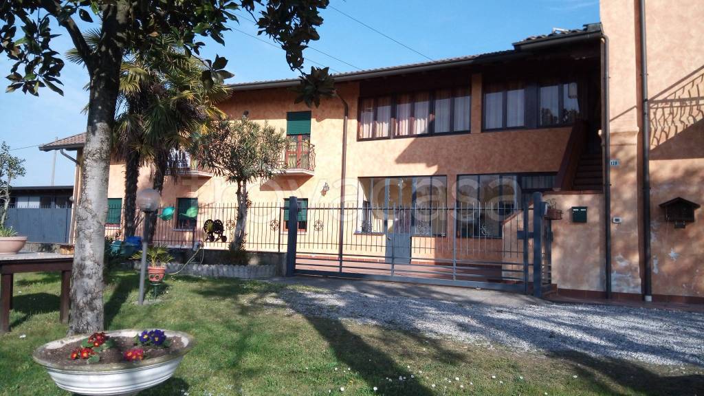 Casa Indipendente in vendita a Boltiere cascina Dogana