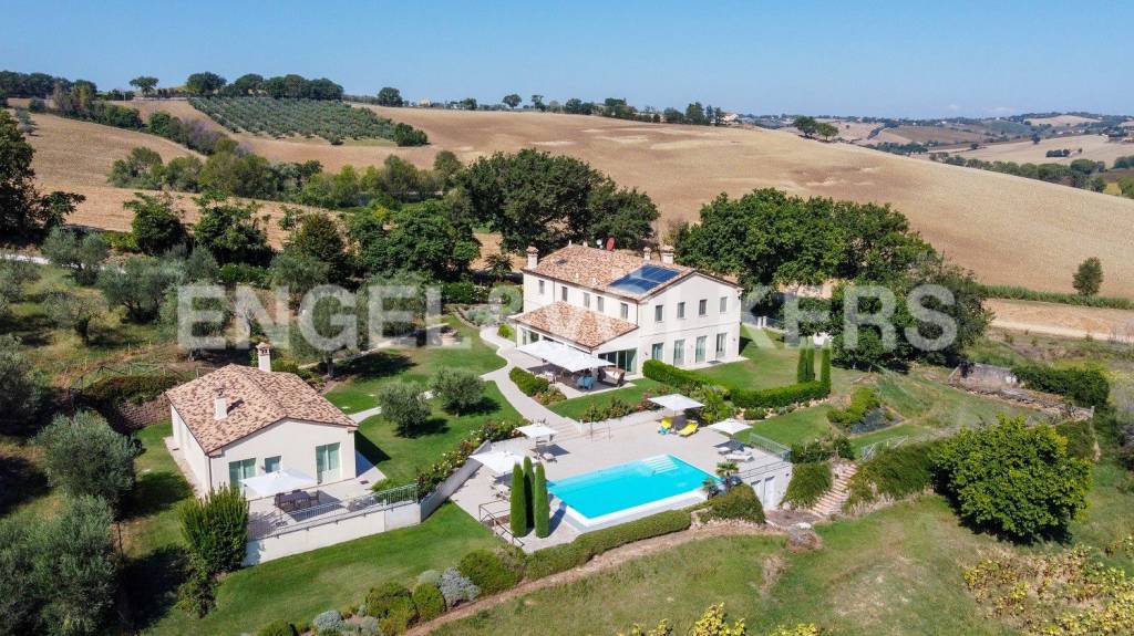 Villa in vendita a Monte San Vito via Malviano a