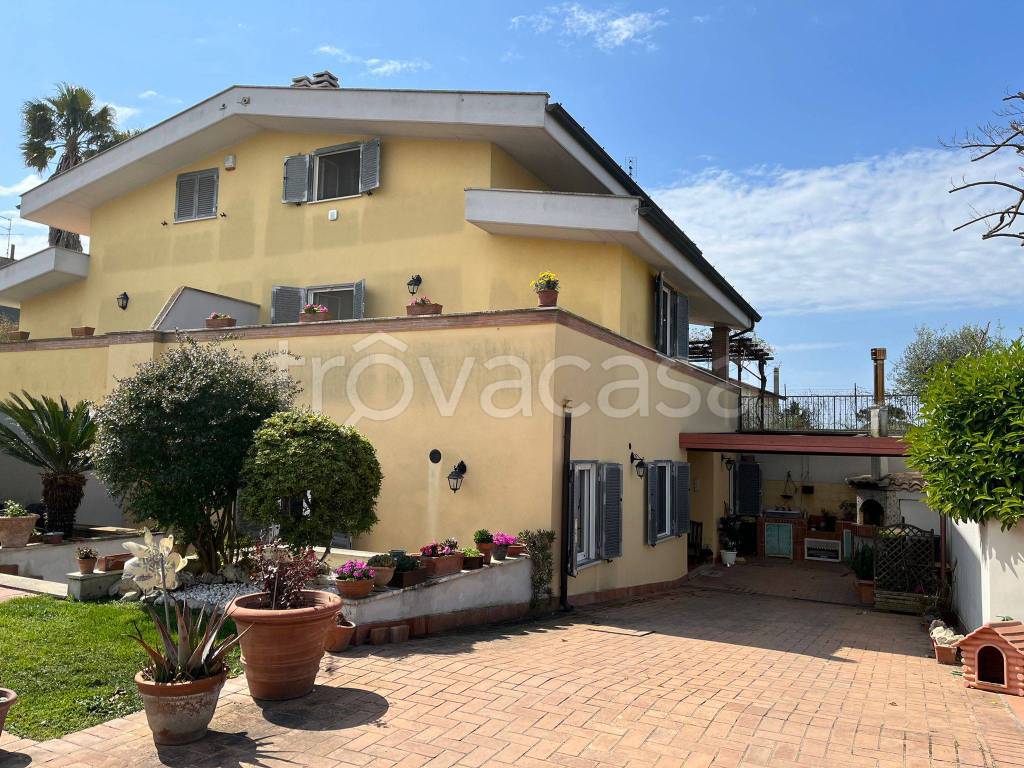 Villa Bifamiliare in vendita a Nettuno via Passo del Muraglione, 12