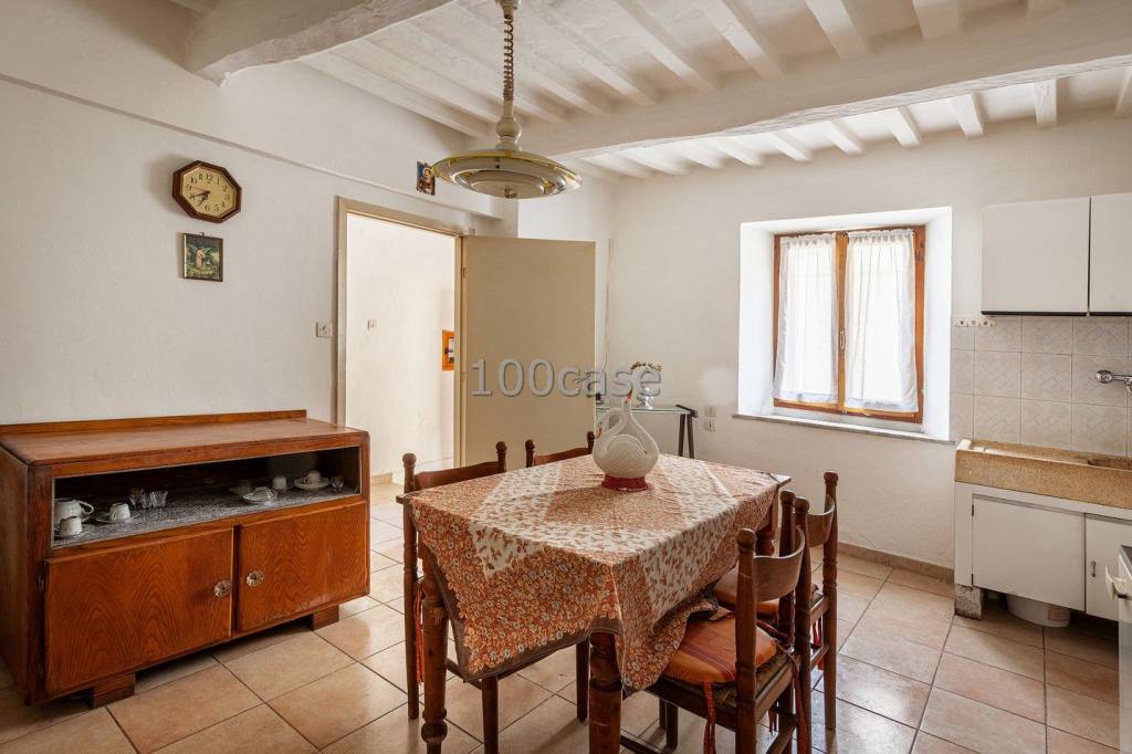 Casa Indipendente in vendita ad Abbadia San Salvatore via Galliano