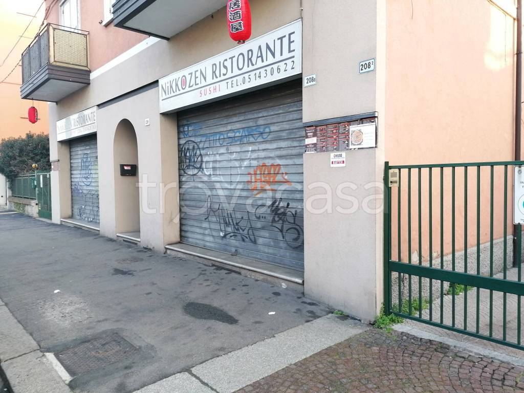 Negozio in vendita a Bologna via Andrea Costa, 208