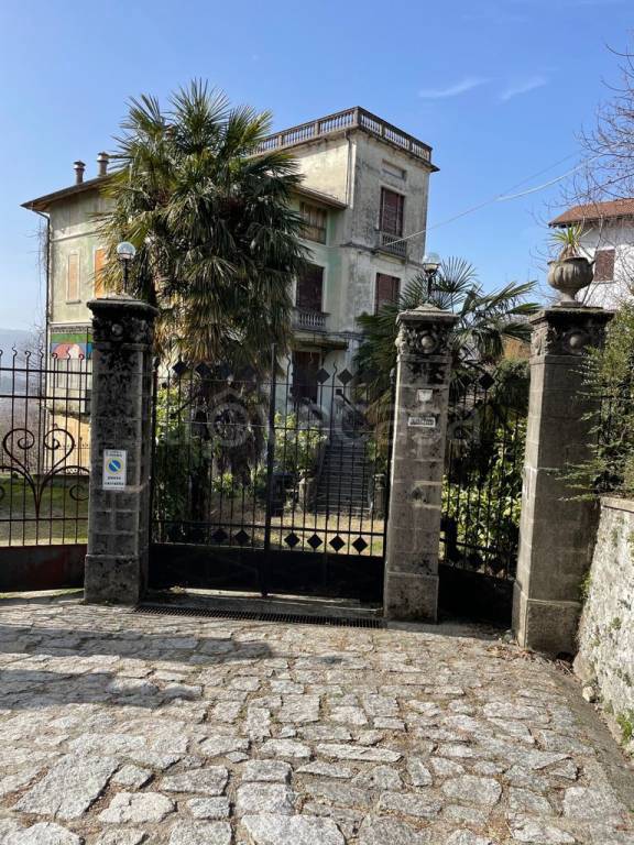 Villa in vendita a Verbania via Nuova Intra Premeno, 17