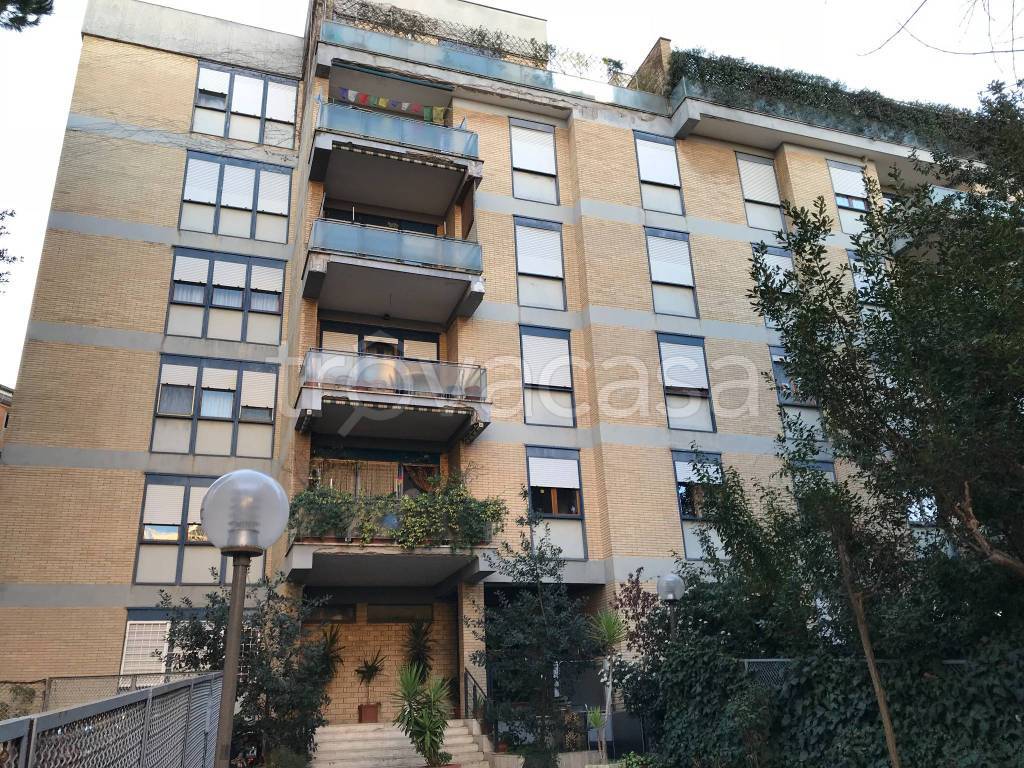 Appartamento in vendita a Roma via dei Giornalisti, 8