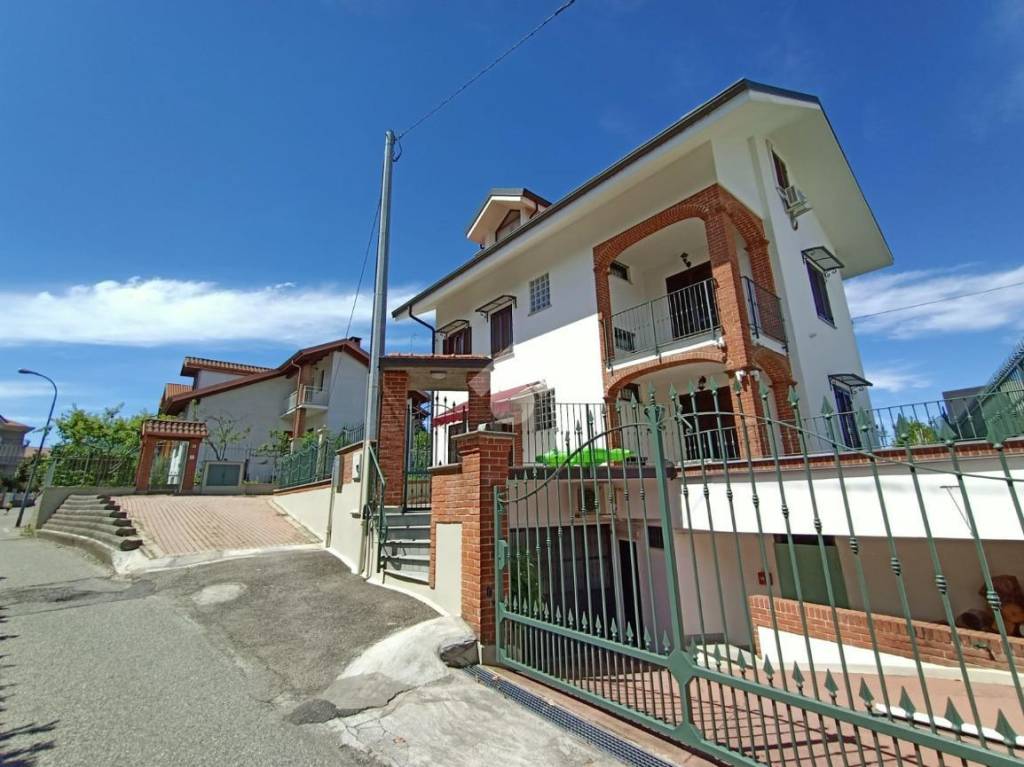 Villa in vendita a Gassino Torinese via dora, 2