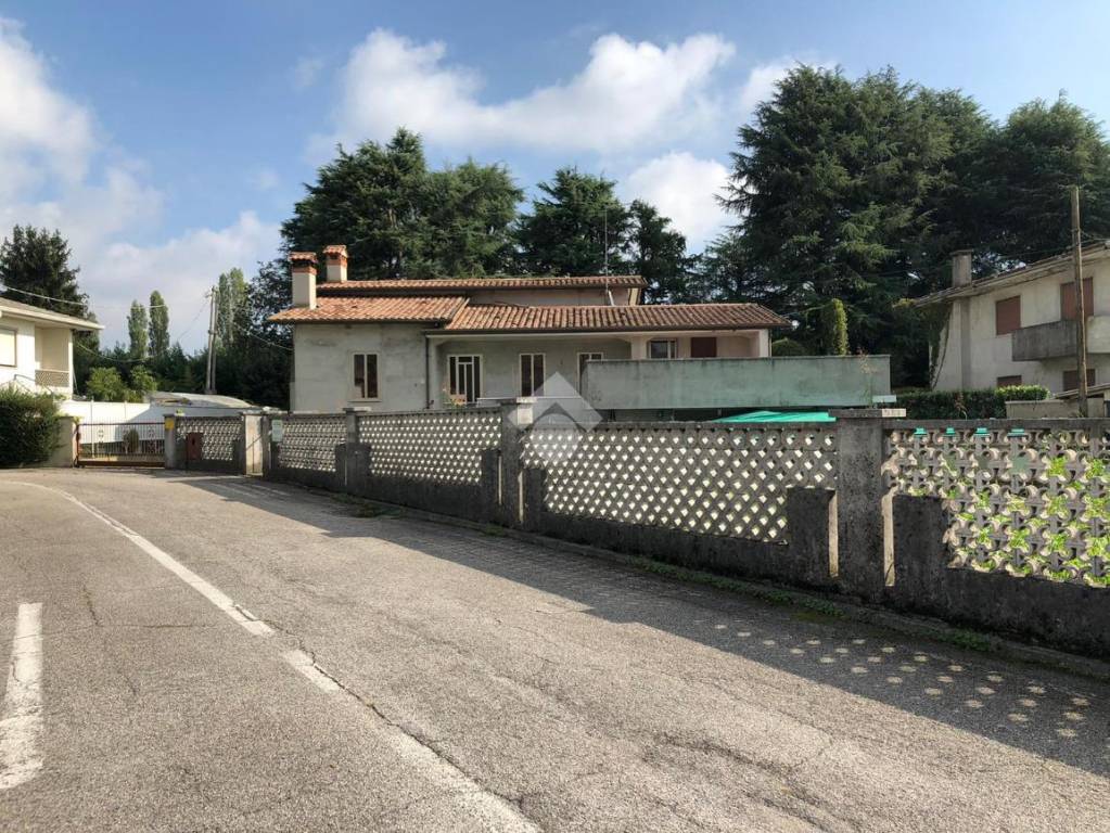 Casa Indipendente in vendita a Castello di Godego via Verdi, 26