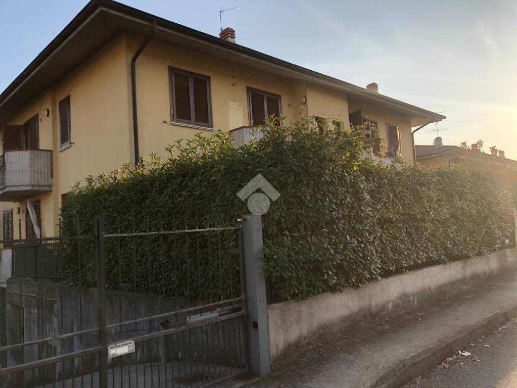 Casa Indipendente in vendita a Palazzolo sull'Oglio via Cesarina