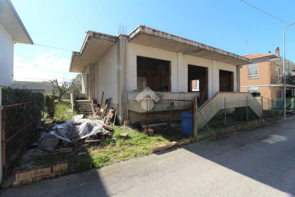 Villa in vendita a Mosciano Sant'Angelo via XXV Aprile
