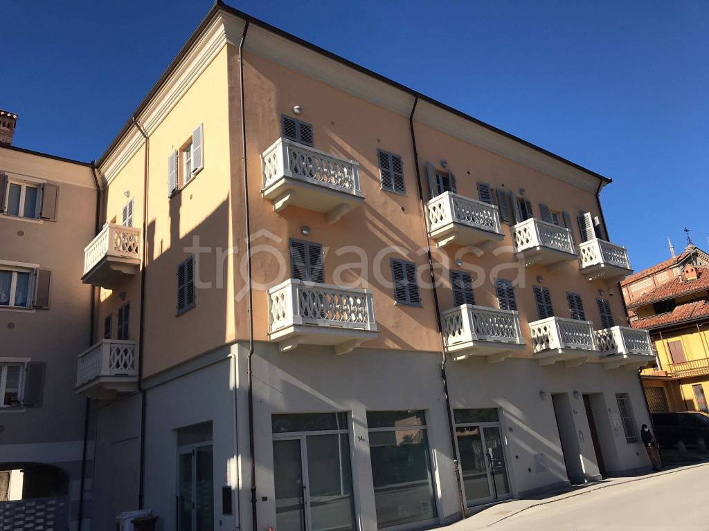 Appartamento in vendita a Monforte d'Alba via Giuseppe Garibaldi, 14