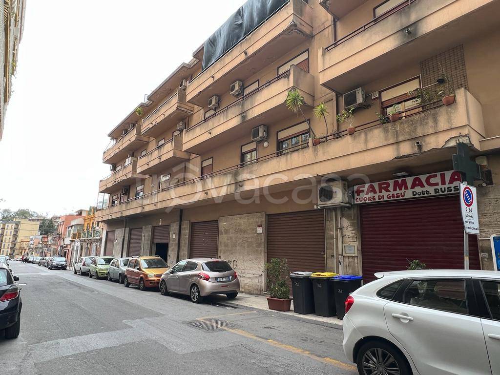 Negozio in vendita a Messina via Palermo, 341