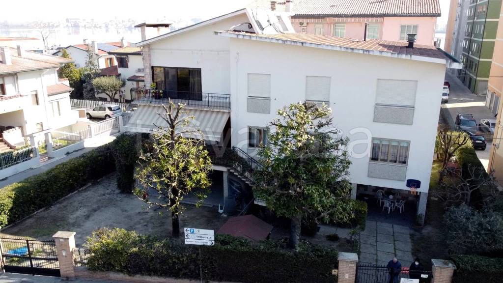 Villa Bifamiliare in vendita a Chioggia via Rebosola, 101