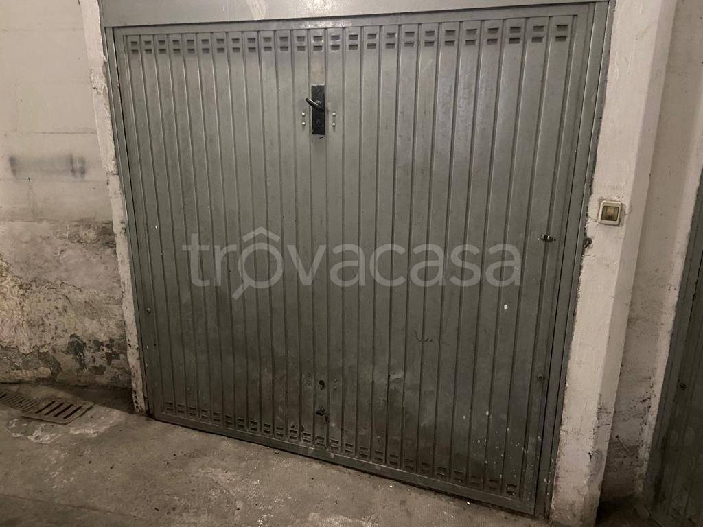 Garage in affitto a Genova via Aurelio Robino