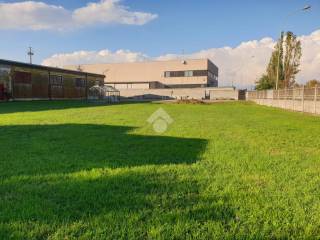 Terreno commerciale in affitto a calcio via umberto i, 70