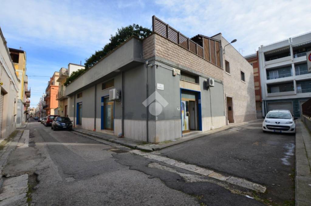 Garage in vendita a Gioia del Colle via m. Rosati, 1