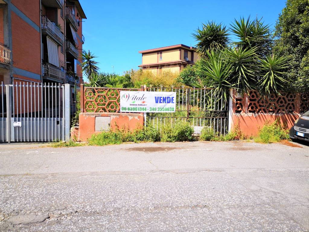 Terreno Residenziale in vendita a Roma via Caltavuturo