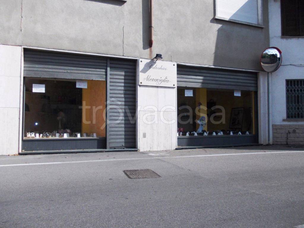 Negozio in vendita a San Giorgio su Legnano via Giuseppe Garibaldi, 11