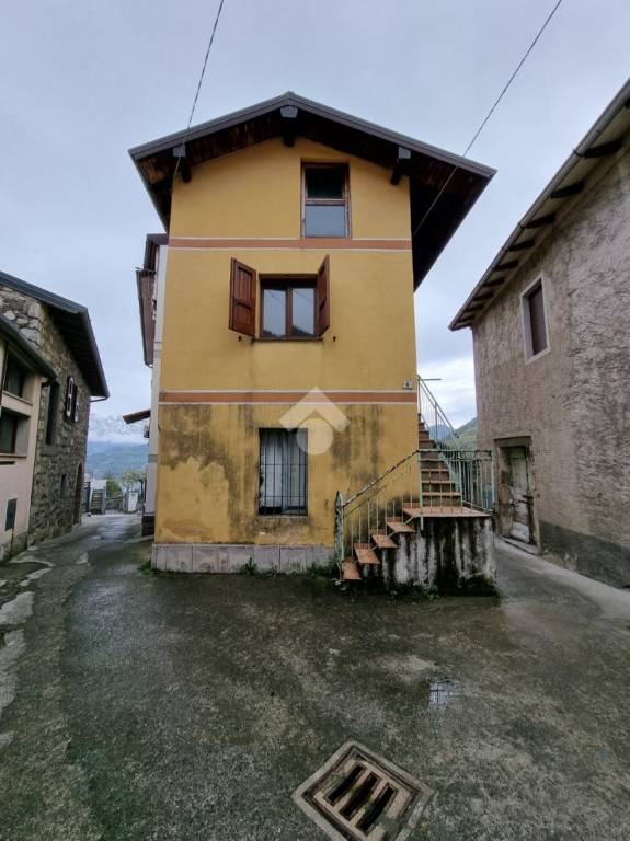 Casa Indipendente in vendita a Tavernola Bergamasca località Bianica, 6