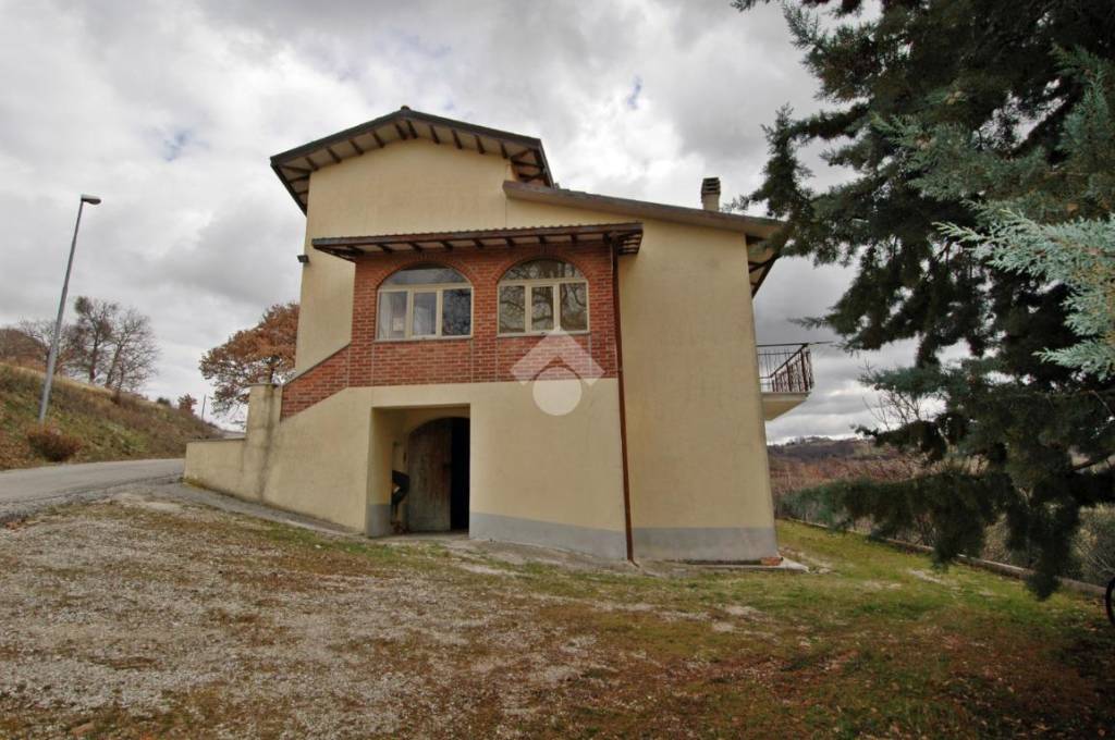 Casa Indipendente in vendita a Gualdo Tadino via Col del Lepre