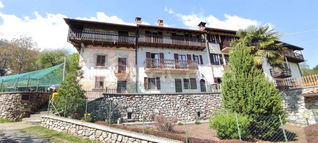 Casa Indipendente in vendita a Sant'Omobono Terme via Calolzio