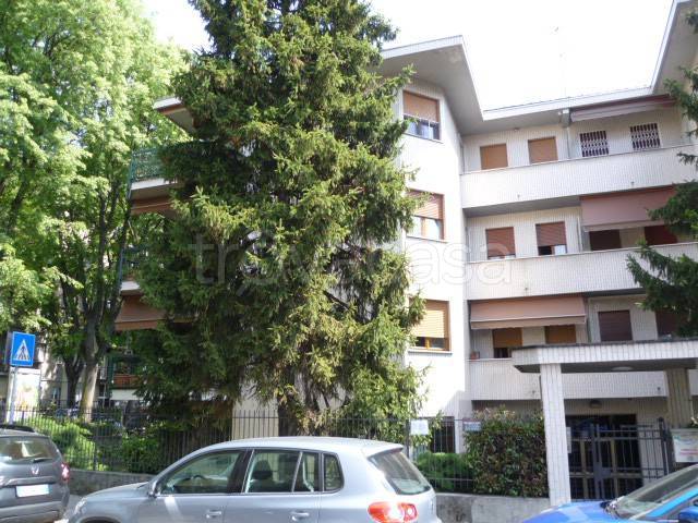 Ufficio in affitto a Monza via Liguria, 1
