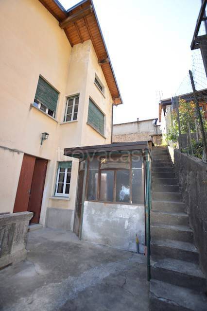 Casa Indipendente in vendita a Taceno via Alessandro Manzoni