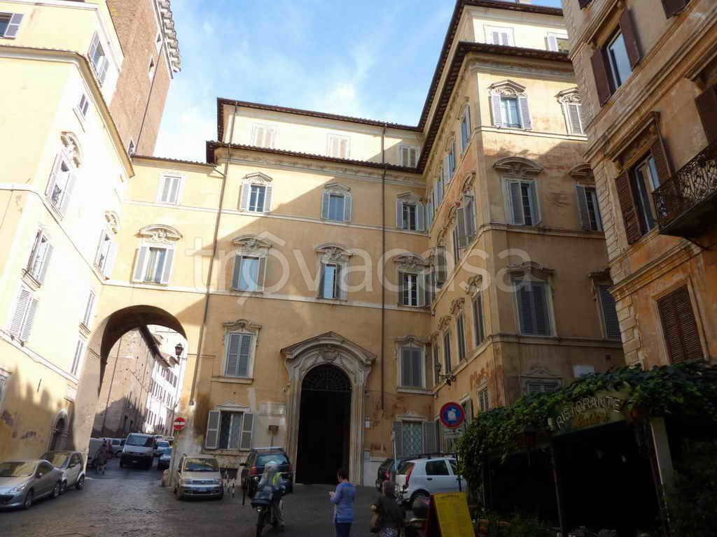 Appartamento in in affitto da privato a Roma piazza del Grillo, 5