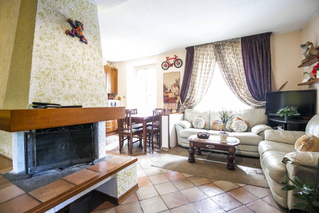 Appartamento in vendita a Cadorago via Cavour