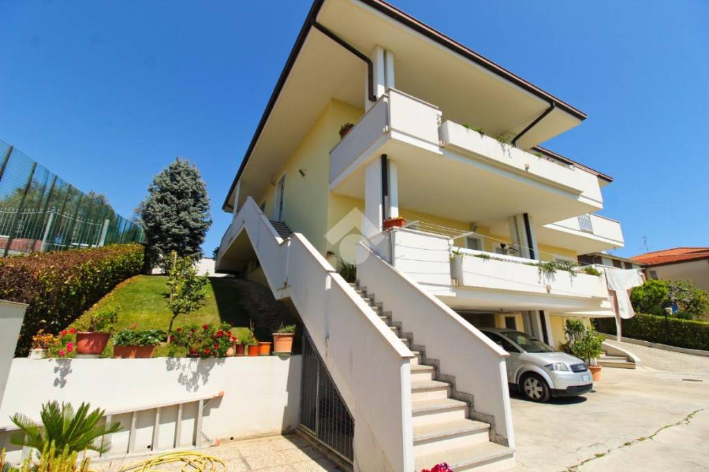 Villa in vendita a Roseto degli Abruzzi via Salara, 65