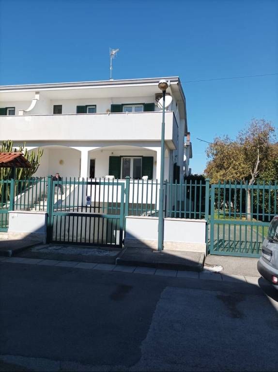 Villa a Schiera in in vendita da privato a Giugliano in Campania via Madonna del Pantano, 76