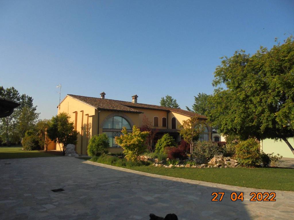Villa Bifamiliare in vendita a Castelleone via Zonchetto, 8