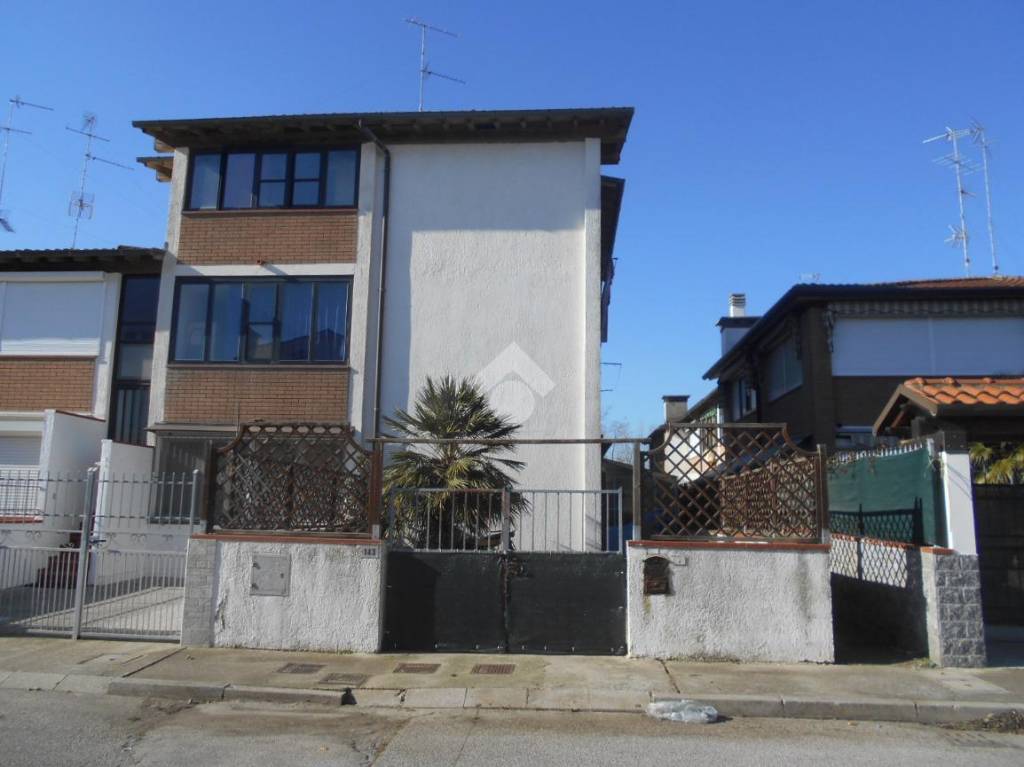 Appartamento in vendita a Comacchio via Carini, 143