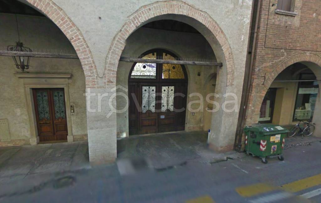 Garage in affitto a Treviso via San Nicolò, 5