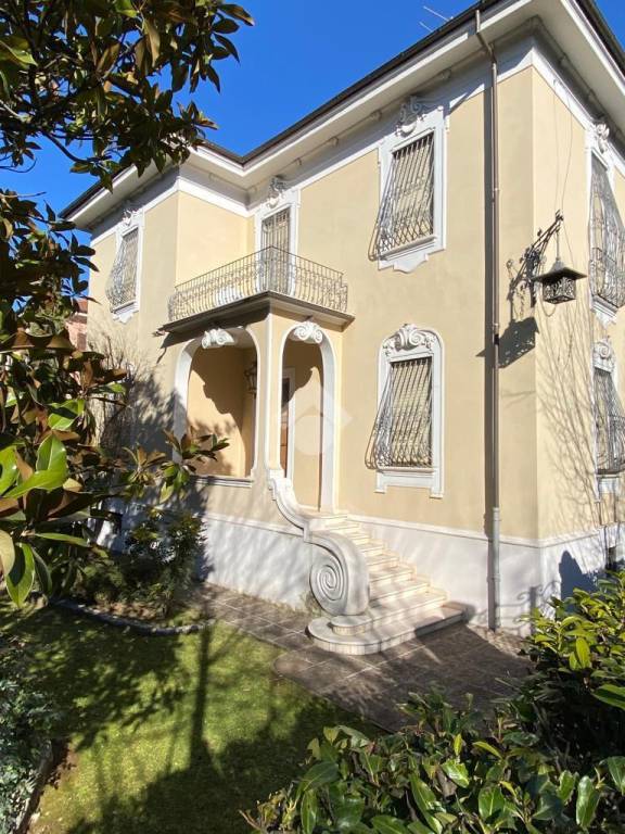 Villa in vendita ad Avezzano via cesare battisti, 54
