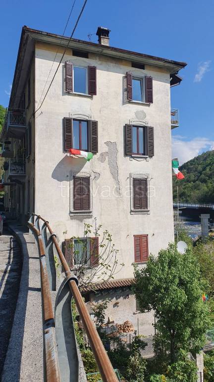 Appartamento in vendita a San Giovanni Bianco via Carlo Ceresa