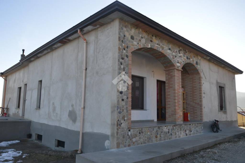 Casa Indipendente in vendita a Varsi loc. Contile Matelloni, 140