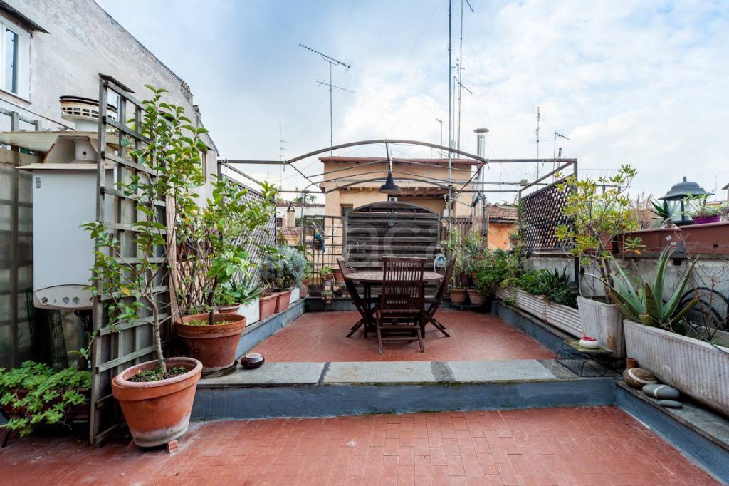 Appartamento in affitto a Roma via Del Boschetto 99