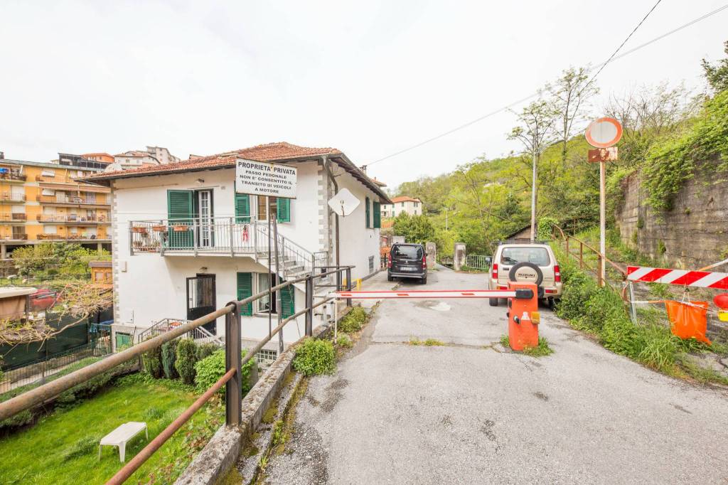 Villa in vendita a Genova via Campomorone, 109