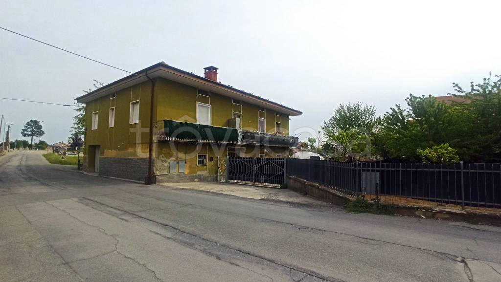 Villa Bifamiliare in vendita a Carrù via Guglielmo Marconi, 24
