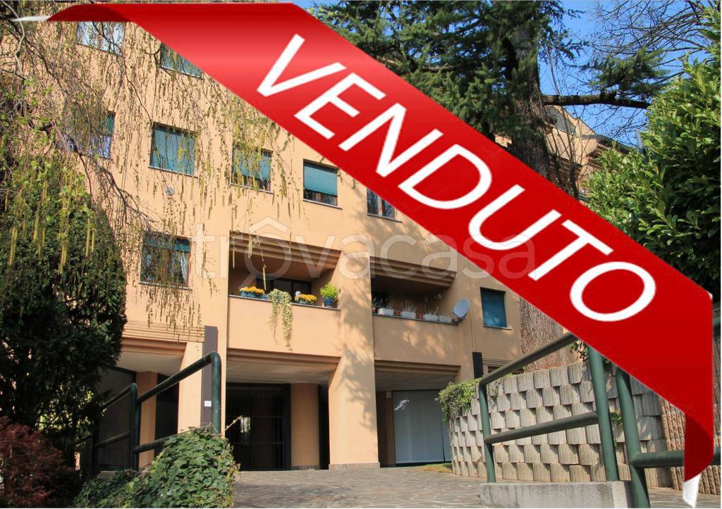 Appartamento in vendita a Lesmo via Guglielmo Marconi, 4