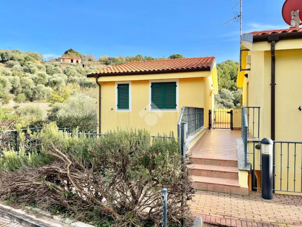 Appartamento in vendita a San Bartolomeo al Mare via Pairola, 100