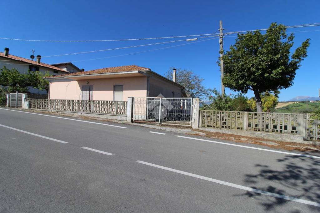 Casa Indipendente in vendita a Mosciano Sant'Angelo via Selva Alta, 21