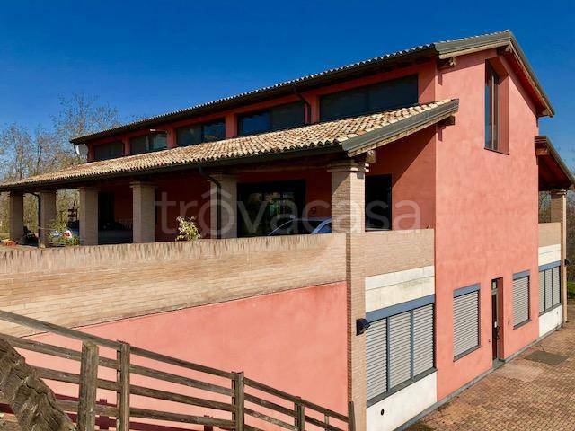 Villa Bifamiliare in vendita a Montechiarugolo via Resga
